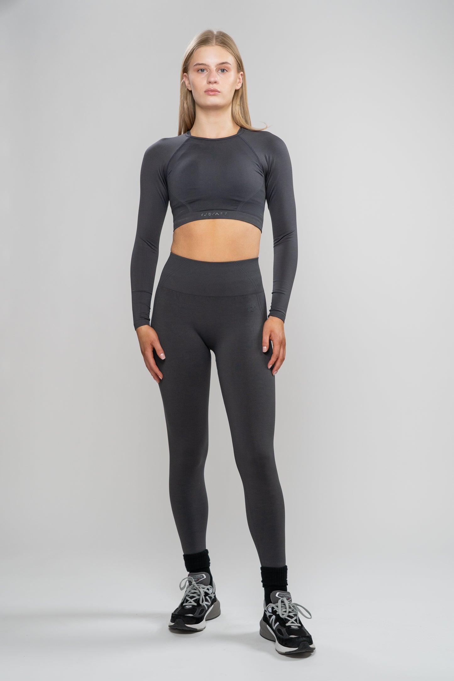 CORE LEGGING IN GRAPHITE