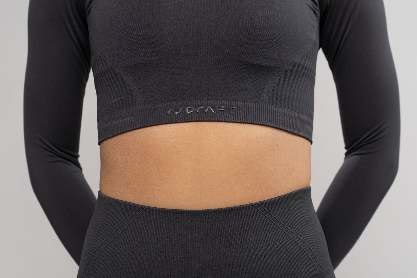 CORE LONG SLEEVE TOP IN GRAPHITE