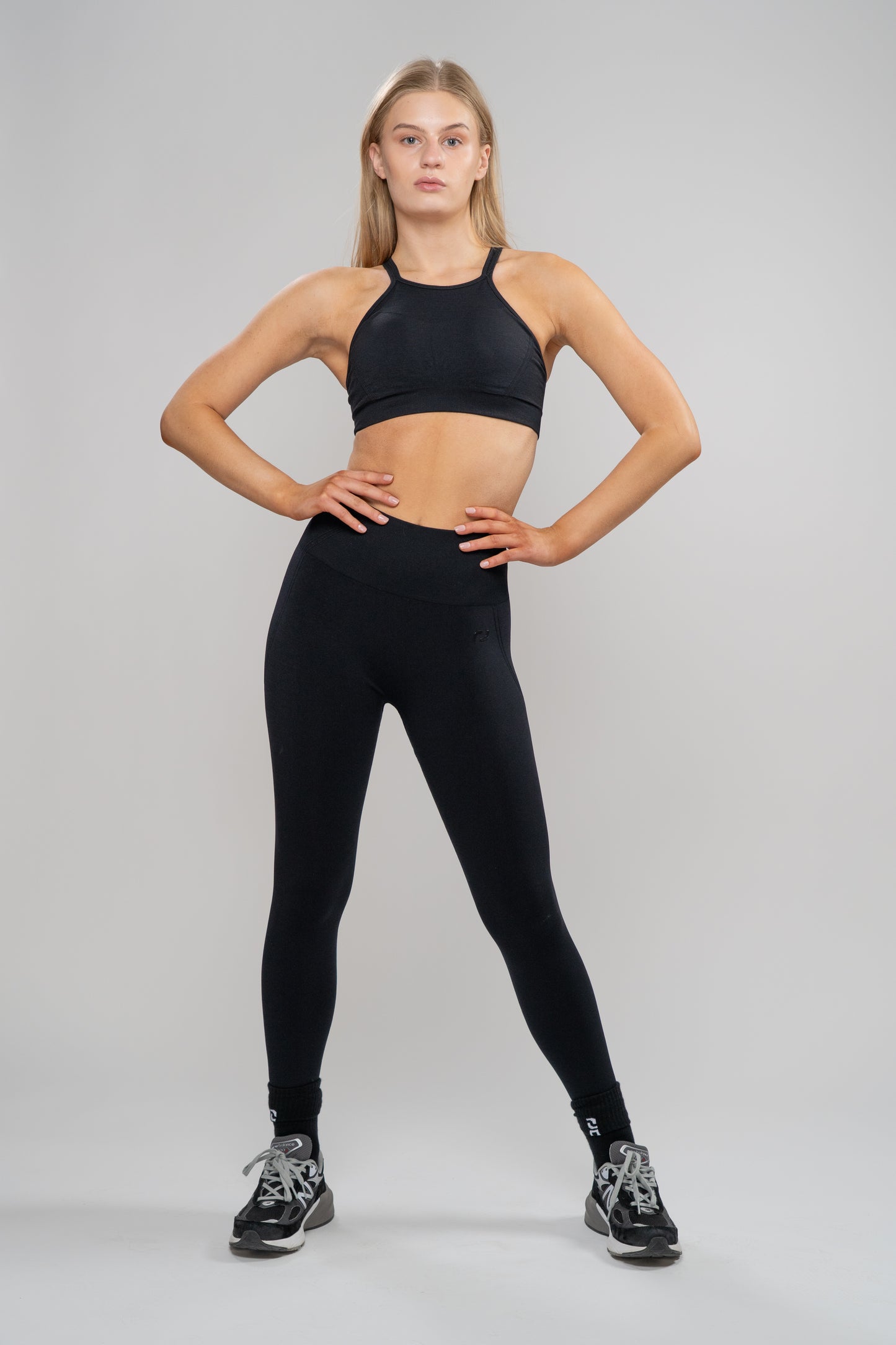CORE LEGGING IN CARBON